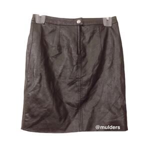 H&M black faux leather pleather goth mini skirt size 2